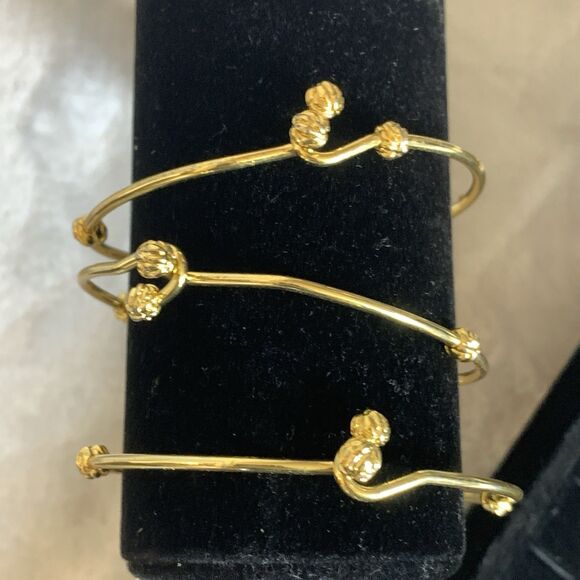 Lilly Pulitzer Bundle of 3 Bangle Charm Gold Tone Bracelets Elephant Shell Fruit - Picture 2 of 12